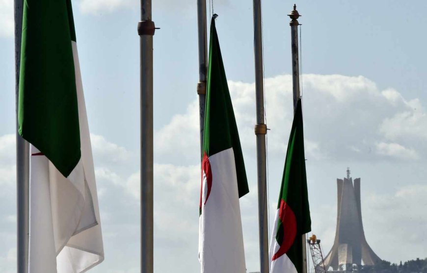 Décès de Bouteflika / Abdelmadjid Tebboune décide de mettre les drapeaux en berne durant trois jours