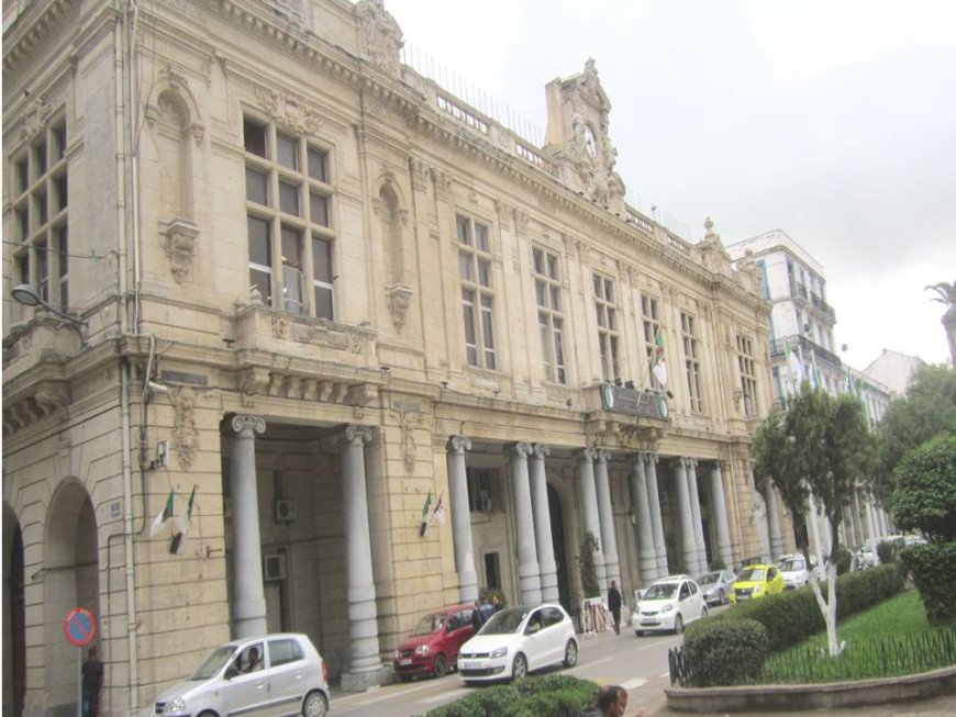 Travaux sur le Cours de la Révolution d’Annaba : Menaçant ruine, la mairie sera-t-elle rénovée ?