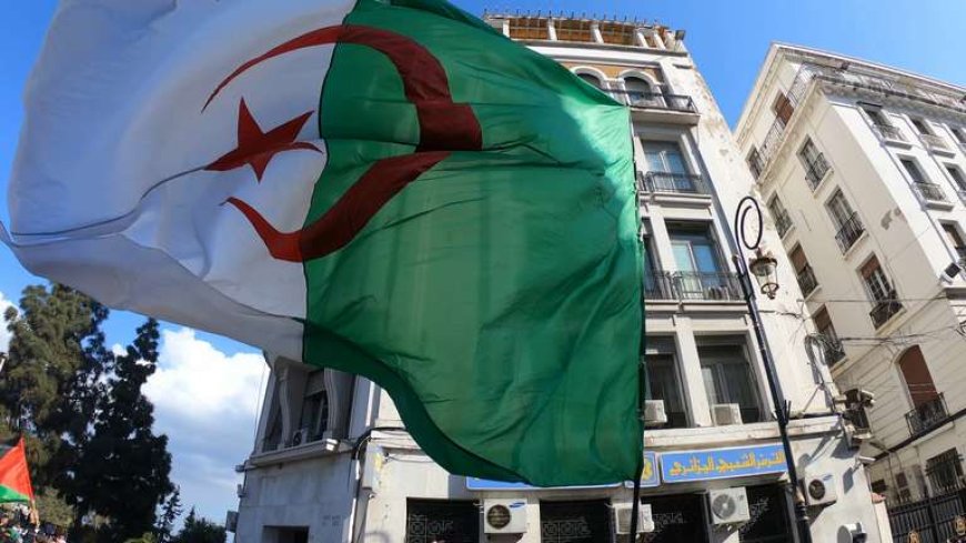 Algérie 2024 : Entre Défis Internationaux et Révolutions Technologiques