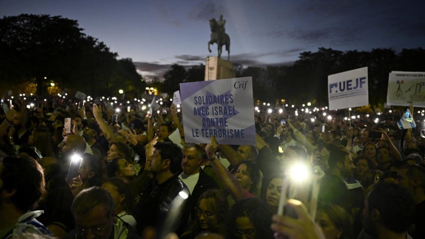 La Marche contre l’antisémitisme en France : Solidarité, Controverses et Complexités Politiques