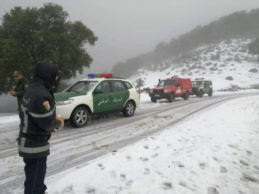 Algérie: La neige ferme les routes dans plusieurs régions de l’est du pays