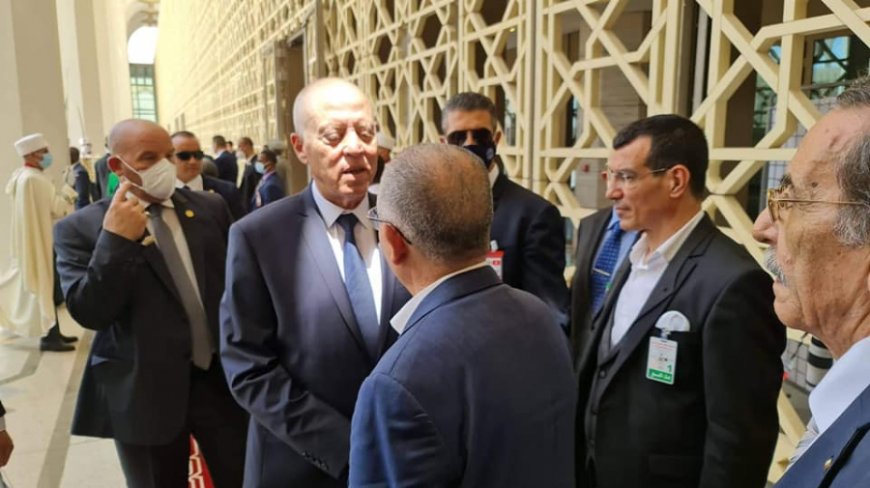 Le président tunisien rencontre l’un des principaux opposants en Algérie.