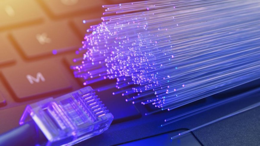 Algérie : Le ministre de l’Industrie va booster la production locale de fibre optique.