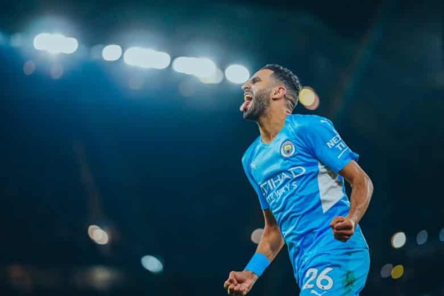 Mahrez bat les leaders de la Premier League anglaise