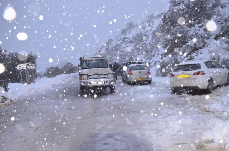 Chutes de neige / plus d’une dizaine de routes fermées dans cinq wilayas