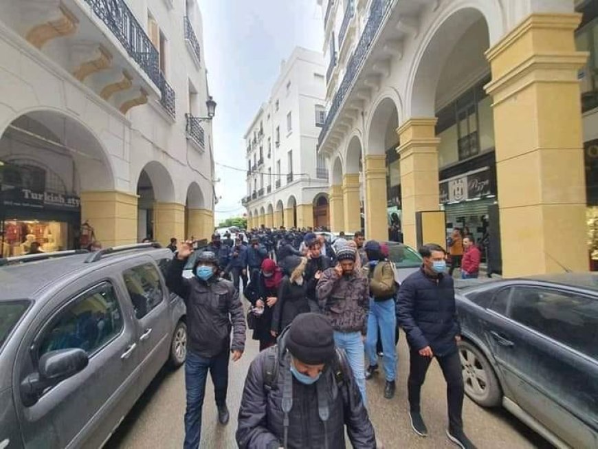 Alger / la marche des étudiants réprimée