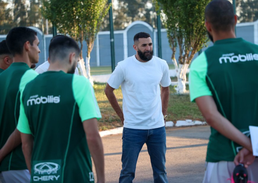 Karim Benzema rend visite aux Verts au CTN de Sidi Moussa (vidéo)