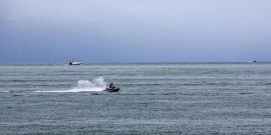 Tensions en Méditerranée : la marine algérienne arrête trois Marocains en jet-ski, ravivant les frictions frontalières