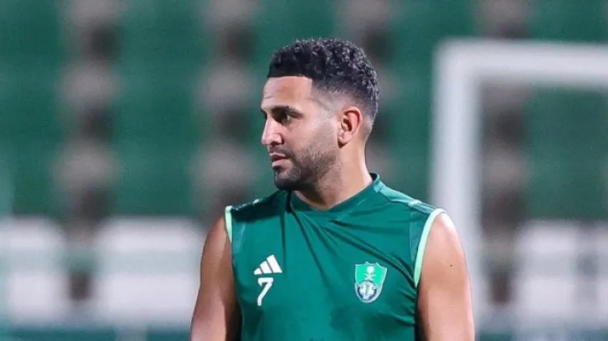 Riyad Mahrez Brille lors du Sommet de la Saudi Pro League