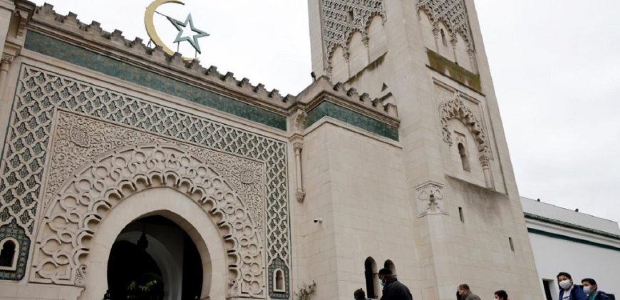 Obsession politique et médiatique pour l’islam en France : la Mosquée de Paris rejette