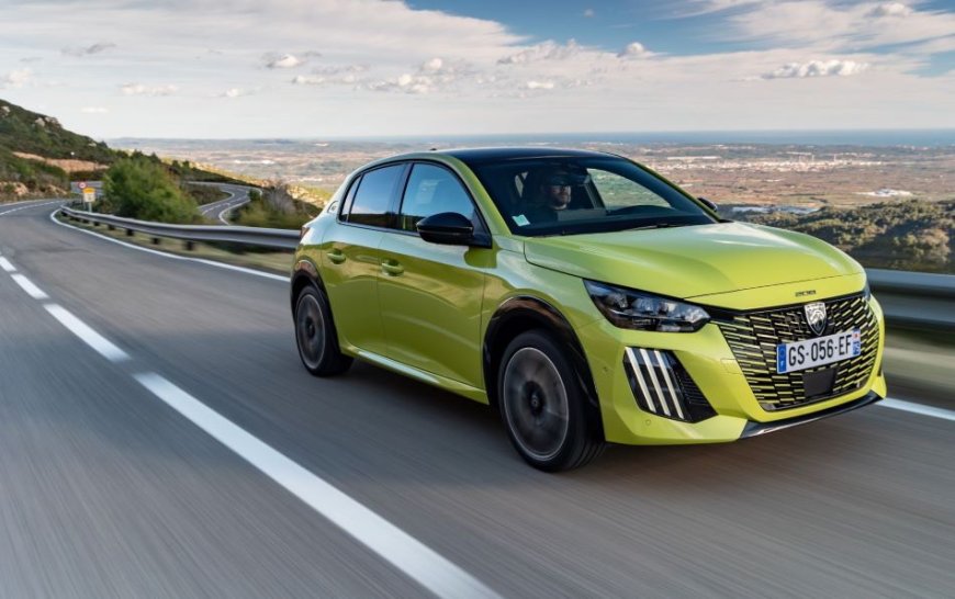 La PEUGEOT 208 est leader sur le premier semestre 2024 en VP+VU, en France