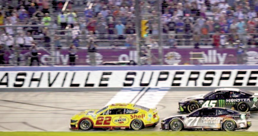 Joey Logano s’impose à Nashville