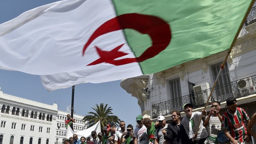 Situation politique en Algérie: des militants politiques, des juristes et des activistes appellent à  « une véritable démocratie »