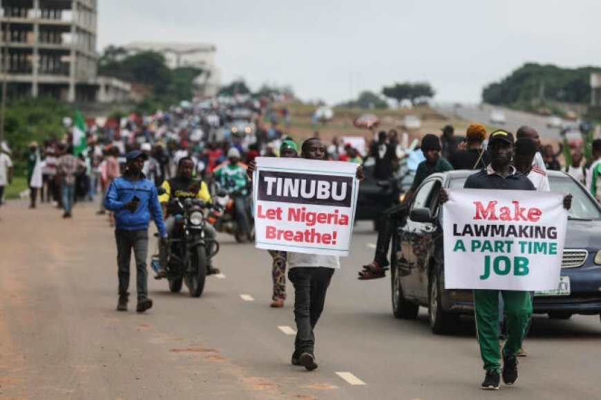 Nigeria : la police arrête les manifestants porteurs des drapeaux russes