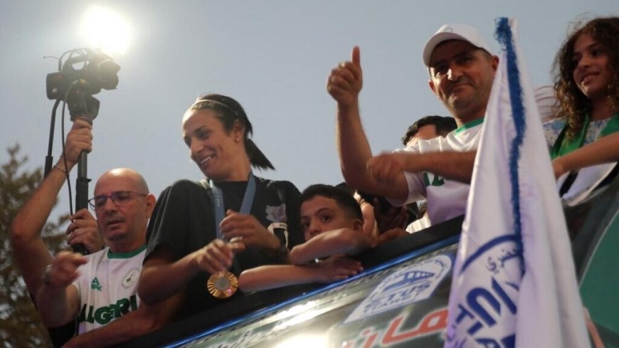 Algérie : de retour à Tiaret, la championne olympique Imane Khelif reçoit un accueil triomphal