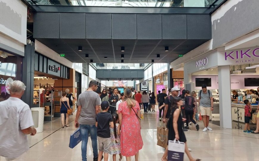 « Four Weeks », l’hypermarché algérien partenaire d’Auchan, ouvre ses portes à Alger