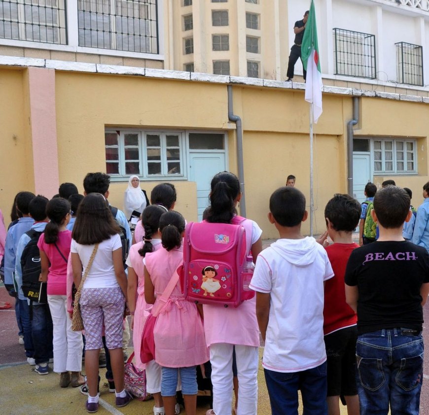 Algérie : 12 millions d’élèves du primaire au secondaire effectuent une rentrée scolaire marquée par un allègement des programmes.