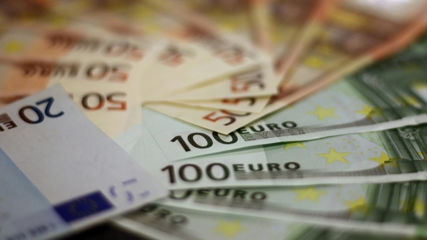 Taux de change en Algérie : l’euro à 250 dinars sur le marché noir