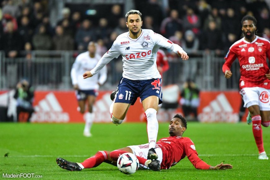 Ounas dribble et change de cap