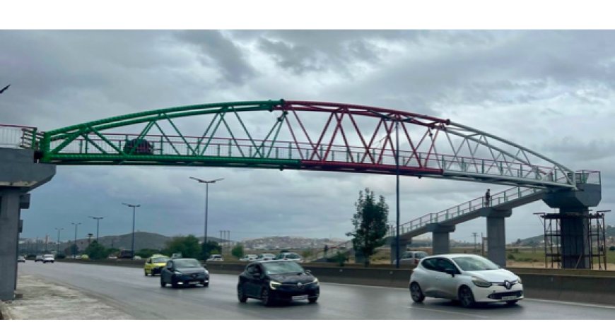 Abords de l’hypermarché Viva Mall d’Annaba : Une passerelle piétonnière construite